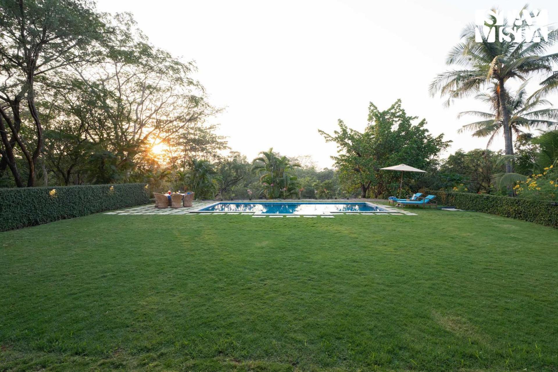 The Courtyard By Stayvista - Private Pool With Rustic Charm, Vibrant Courtyard, Spacious Verandah & Garden Alībāg Exterior foto